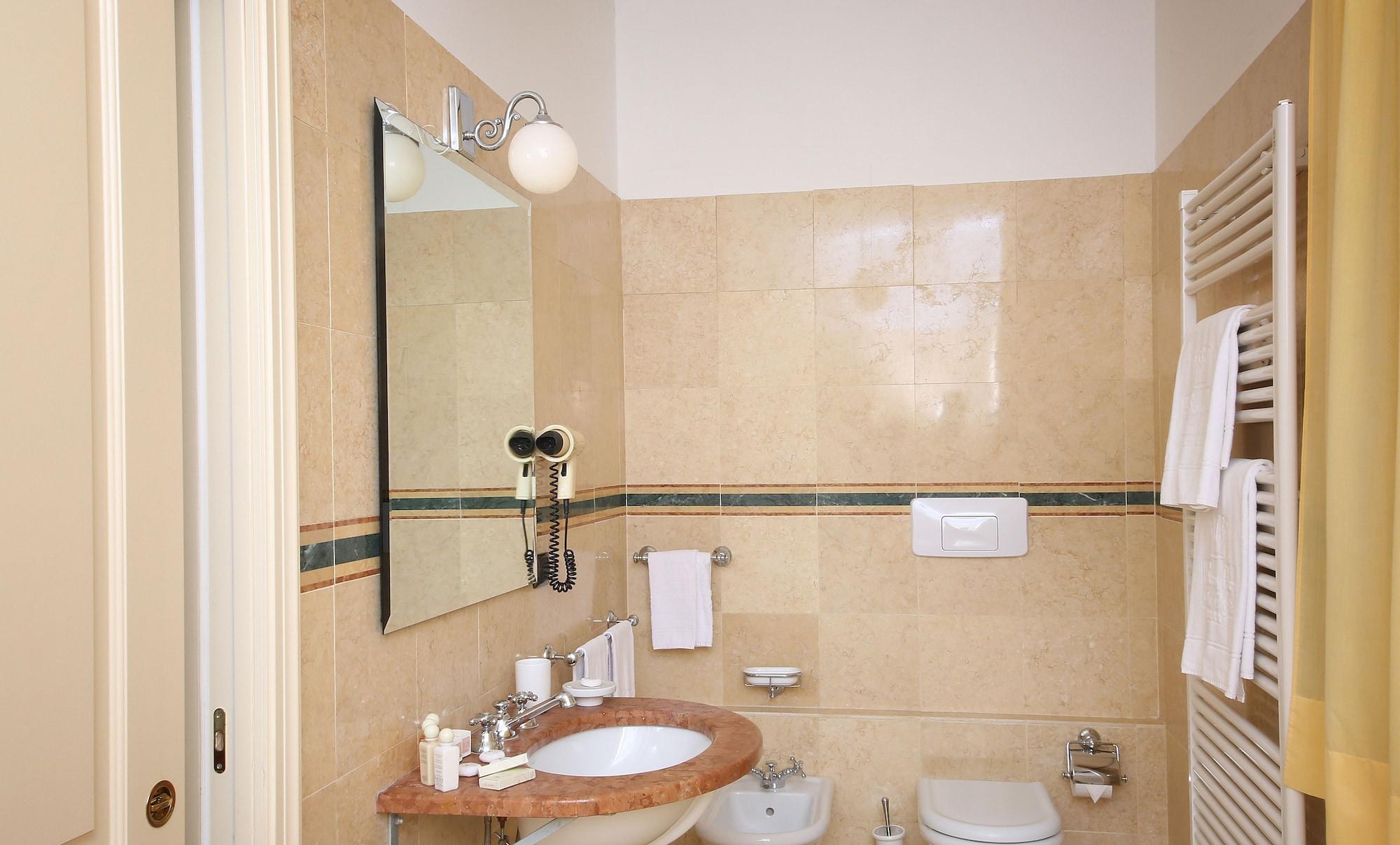 גרדונה ריביירה Villa Sofia Hotel מראה חיצוני תמונה