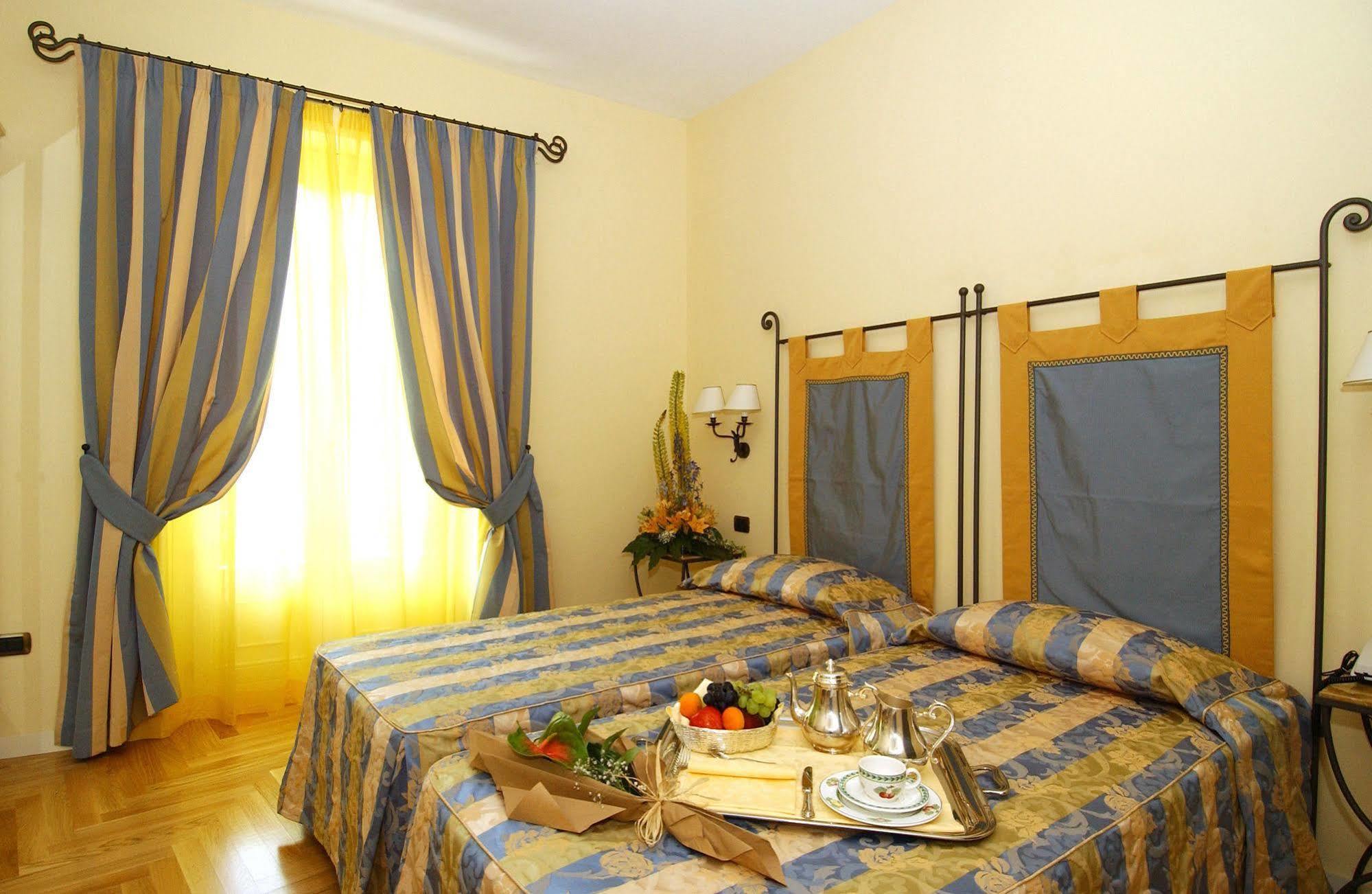 גרדונה ריביירה Villa Sofia Hotel מראה חיצוני תמונה