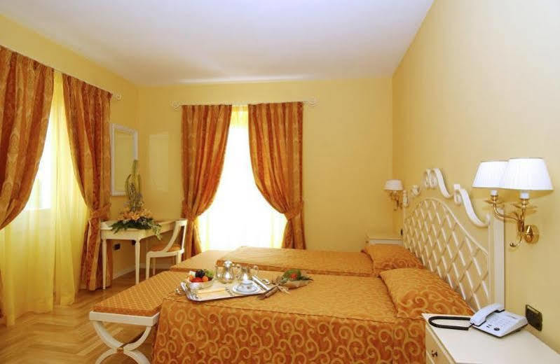 גרדונה ריביירה Villa Sofia Hotel מראה חיצוני תמונה